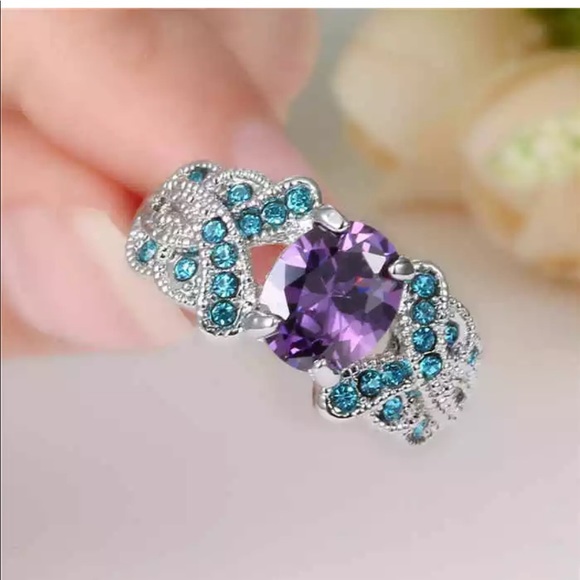 Jewelry - New princess cut purple amethyst 10kt